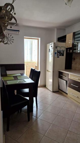 Apartament cu 3 camere decomandat în Exterior Vest