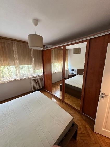Apartament cu 3 camere semidecomandat, mobilat în Arcul de Triumf
