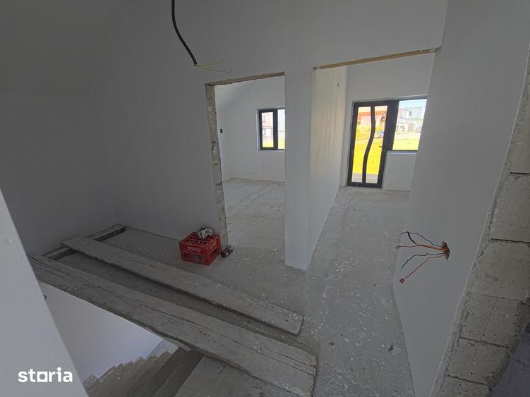 Casă cu 5 camere cu Teren 210 Mp în Valu lui Traian