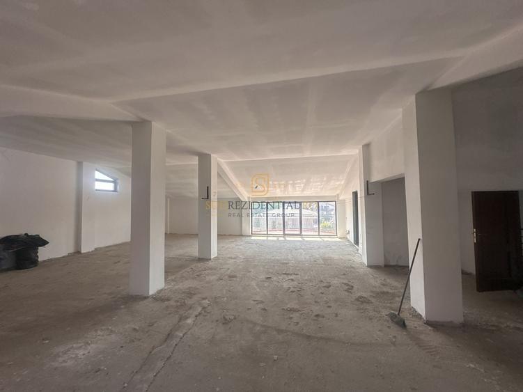 Casă individuală cu 8 camere cu Canalizare în Central
