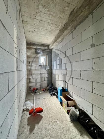 Casă individuală cu 5 camere cu Canalizare în Est