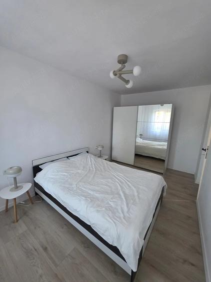 Apartament cu 3 camere semidecomandat, mobilat în Central
