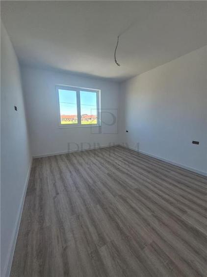 Duplex cu 4 camere cu Canalizare în Moșnița Nouă
