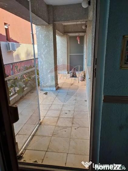Casă cu 8 camere cu Teren 475 Mp în Uverturii