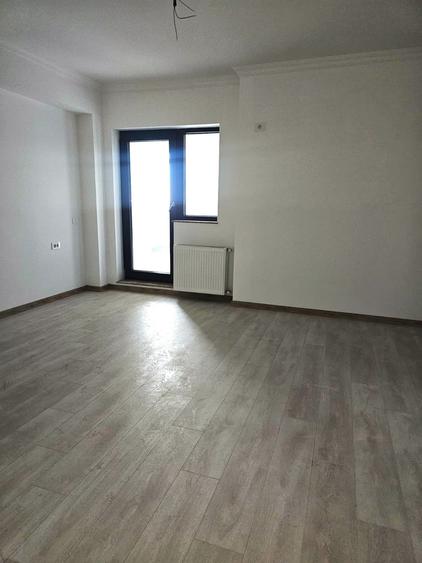 Apartament cu 3 camere decomandat în Energia