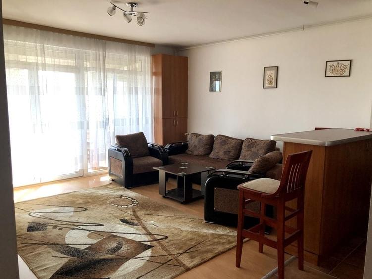 Apartament cu 3 camere decomandat în Ghiroda