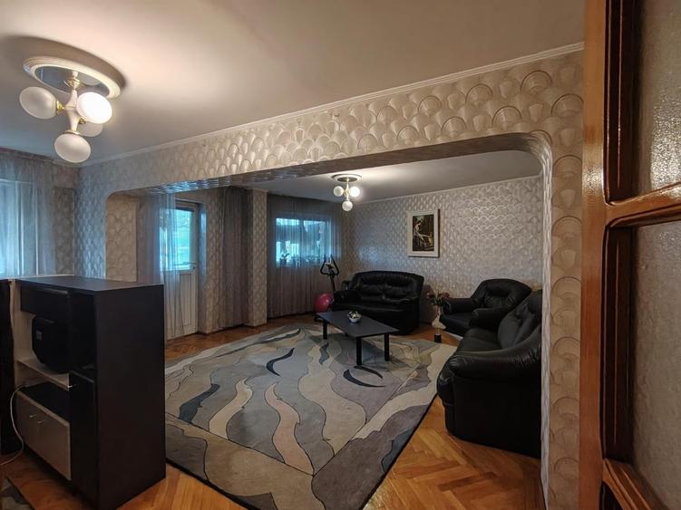 Apartament cu 5 camere decomandat, mobilat în Central