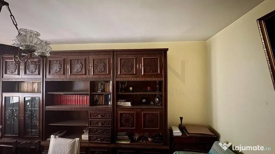 Apartament cu 3 camere decomandat în Lacul Tei
