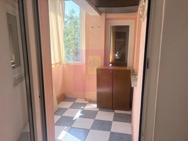 Apartament cu 3 camere decomandat în Drumul Sării