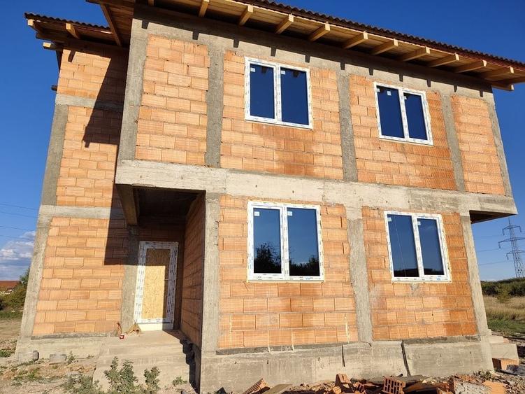Casă cu 4 camere în Ghiroda