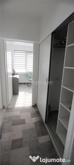Apartament cu 3 camere semidecomandat în 1 Mai