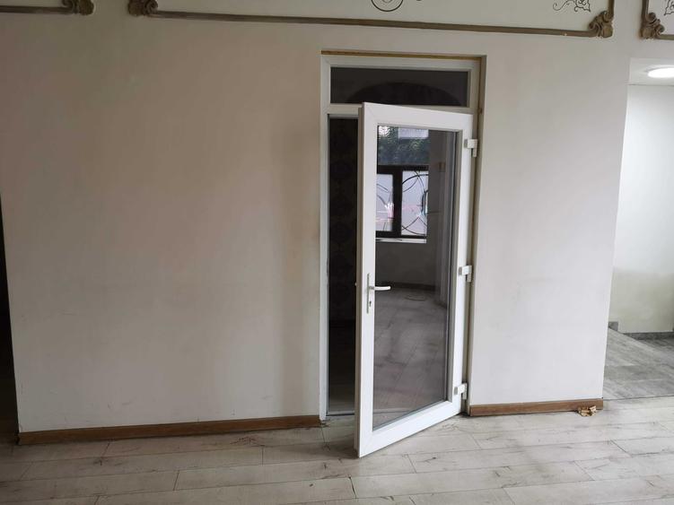 Spațiu comercial, de 300 mp, în Ultracentral