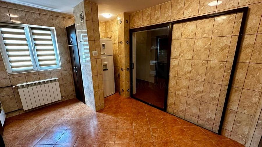 Apartament cu 3 camere decomandat în Tineretului