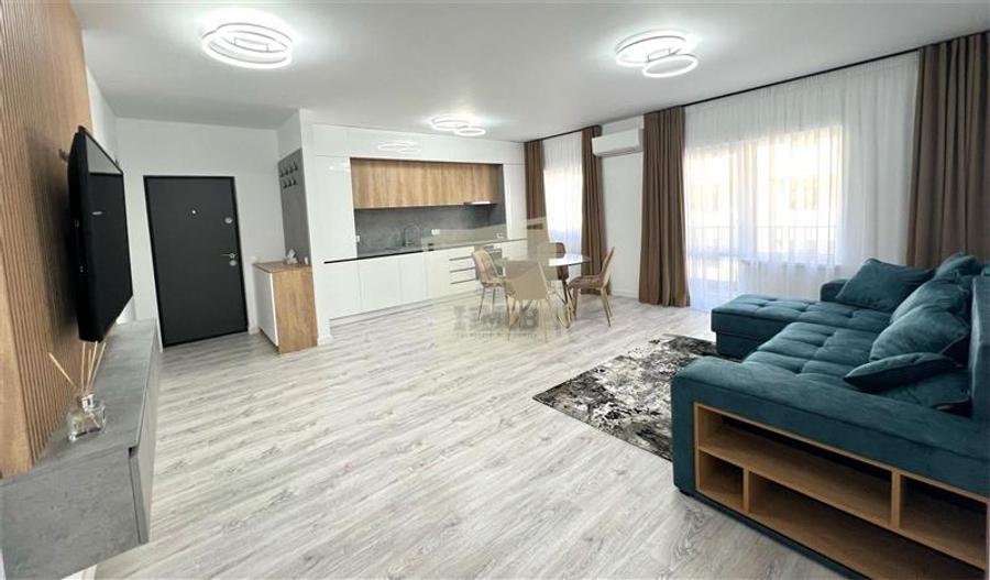 Apartament cu 3 camere semidecomandat în Exterior Est
