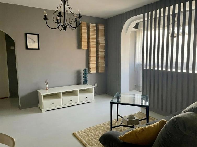 Apartament cu 2 camere semidecomandat, mobilat în Craiovei