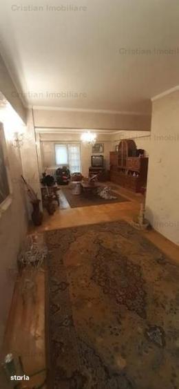Casă cu 7 camere cu Teren 169 Mp în Central