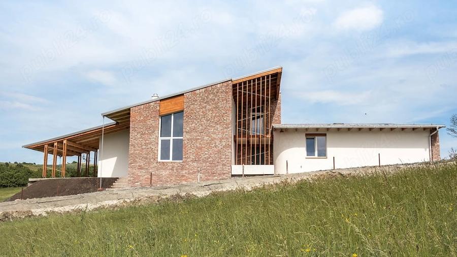 Casă cu Teren 1461 Mp în Săliște