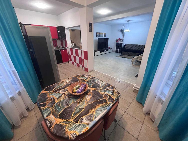 Casă cu 4 camere cu Teren 1289 Mp în Amara