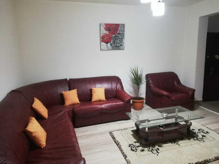 Vand apartament 3 camere, decomandat, zona Centrala, etaj 1, bloc 4 etaje. - 8