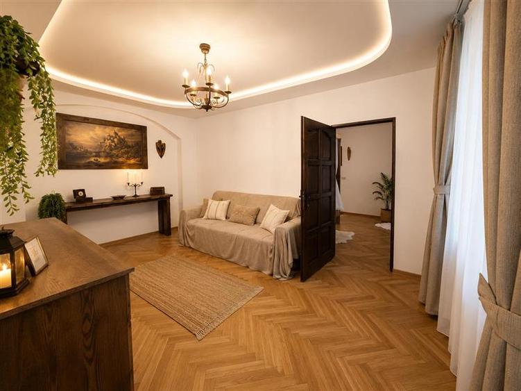 Apartament cu 2 camere nedecomandat, mobilat în Central