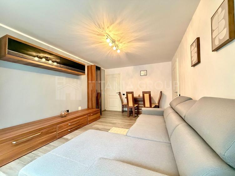 Apartament cu 3 camere semidecomandat în Tractorul