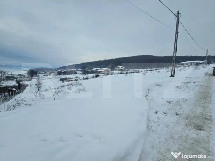 Teren de 990 mp, în Jelna