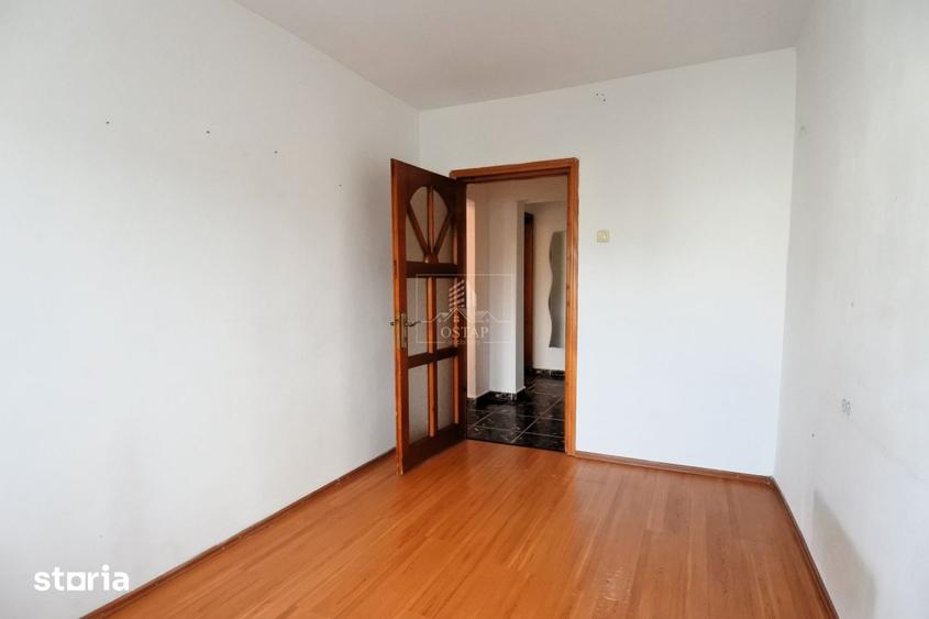 Apartament cu 3 camere decomandat în Energiei