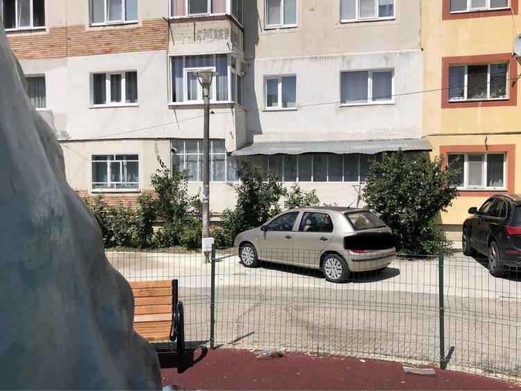 Apartament cu 3 camere decomandat în Costești