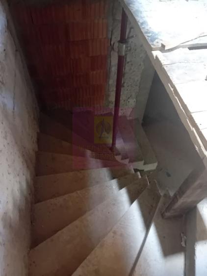Casă individuală cu 6 camere cu Canalizare în Vitan Mall