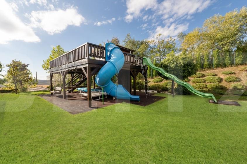Casă individuală cu 11 camere cu Piscina în Rediu