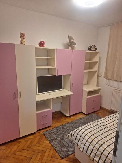 Apartament cu 3 camere semidecomandat în Central