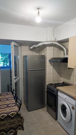 Apartament cu 3 camere decomandat, mobilat în Titulescu