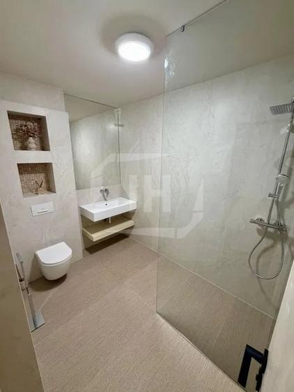 Apartament cu 2 camere semidecomandat, mobilat în Central