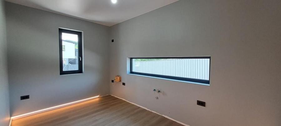 Casă individuală cu 4 camere cu Canalizare în Vișani