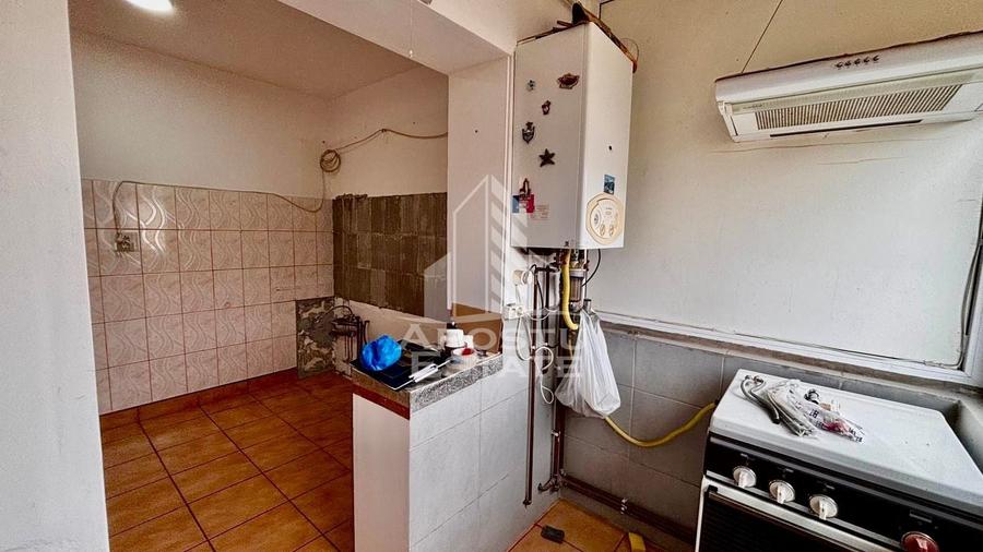 Apartament cu 3 camere decomandat, mobilat în Soarelui