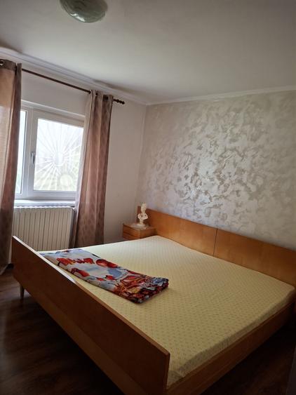 Apartament cu 4 camere decomandat în Mofleni