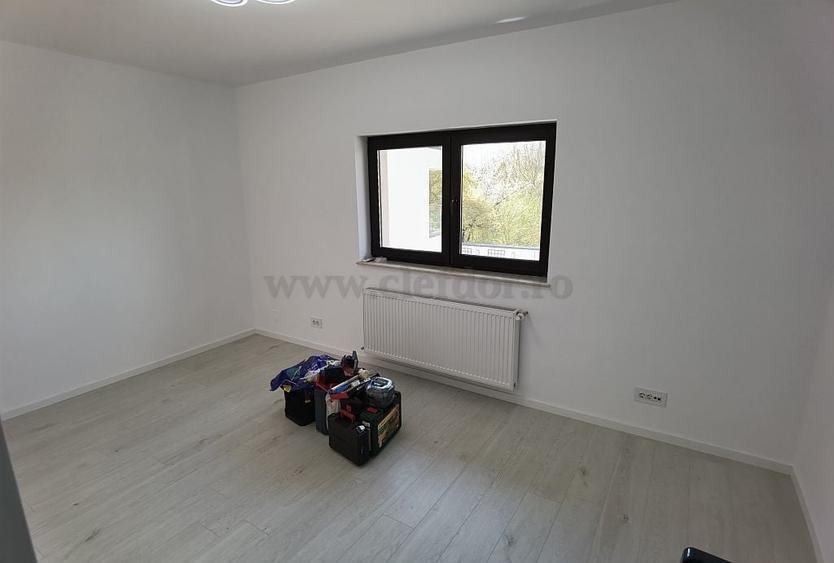 Casă individuală cu 6 camere cu Piscina în Iancu Nicolae