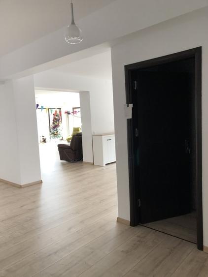 Apartament cu 4 camere decomandat, mobilat în Răcădău