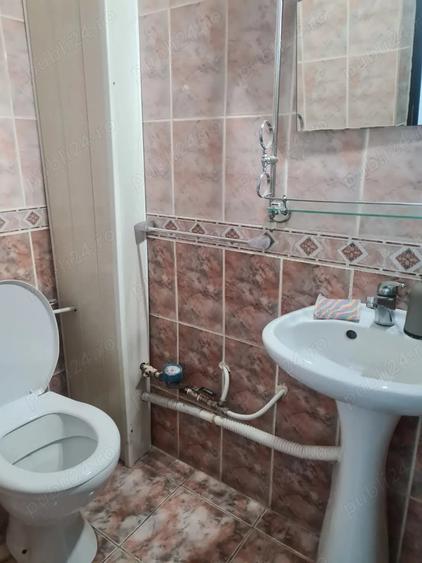 Apartament cu 3 camere decomandat, mobilat în Nicolina
