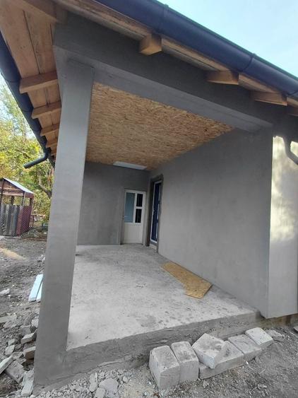Casă cu 4 camere în Ologeni