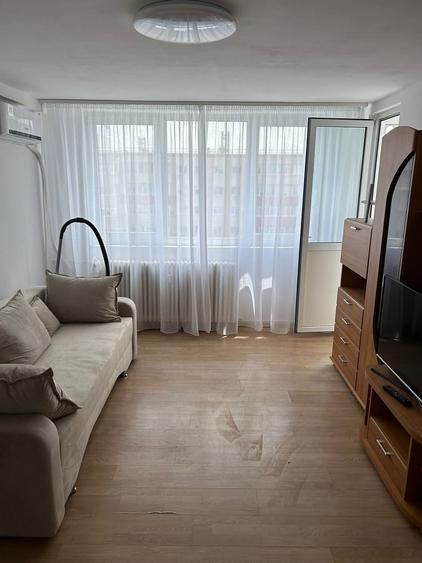Apartament cu 2 camere semidecomandat în Berceni