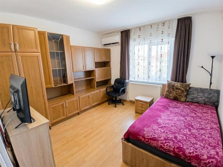 Apartament cu 2 camere decomandat în Valenta