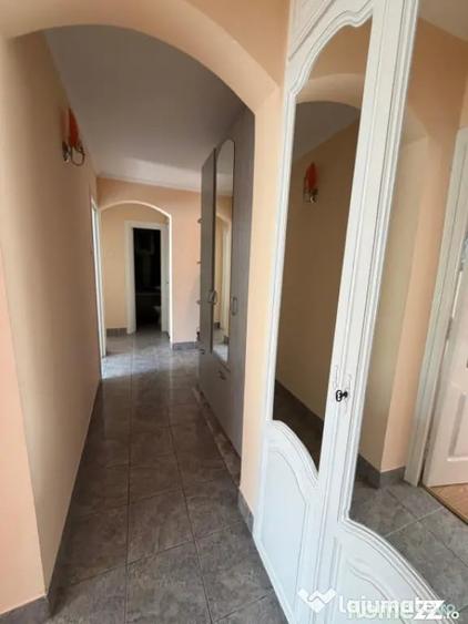 Apartament cu 4 camere decomandat în Central