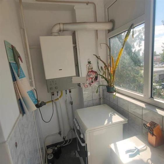 Apartament cu 3 camere semidecomandat în Viziru 1