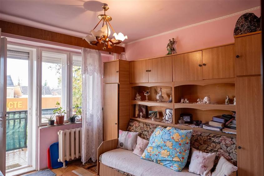 Apartament cu 4 camere decomandat în Decebal