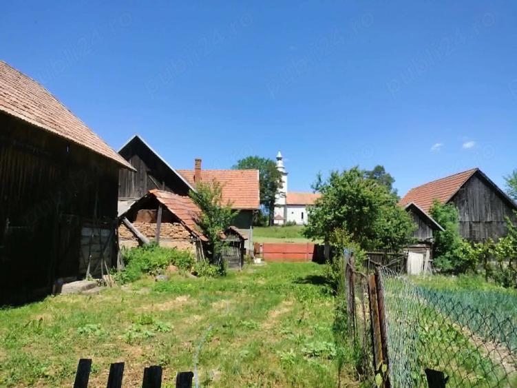 Casă cu 4 camere cu Teren 2418 Mp în Dumbrava