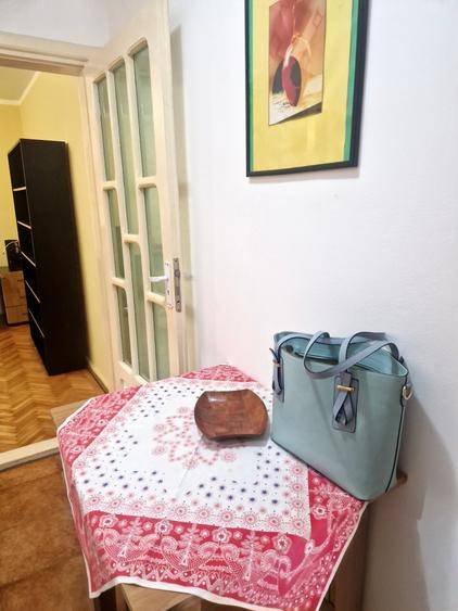 Apartament cu 2 camere nedecomandat, mobilat în P-ța Unirii