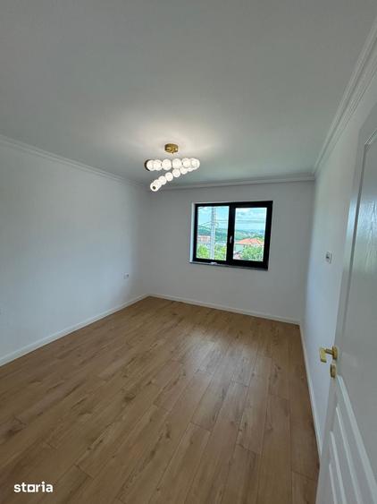 Casă cu 4 camere cu Teren 400 Mp în Rediu