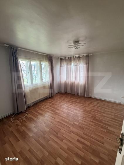 Casă cu 7 camere cu Teren 671 Mp în Central