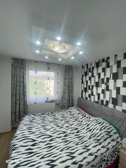 Apartament cu 3 camere semidecomandat în Săsar
